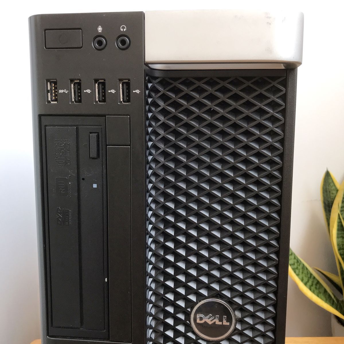 Dell Precision T5810 6.jpg